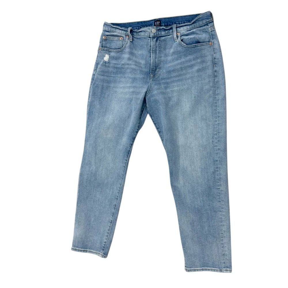 GAP Girlfriend Jeans In Light Indigo Size 32 12 28” Inseam Slightly Distressed